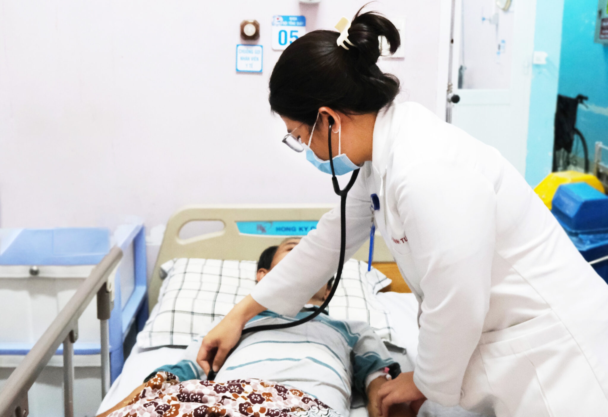 Nguoi dan ong o TP.HCM bi diec tai vi nhiem lien cau khuan lon hinh anh