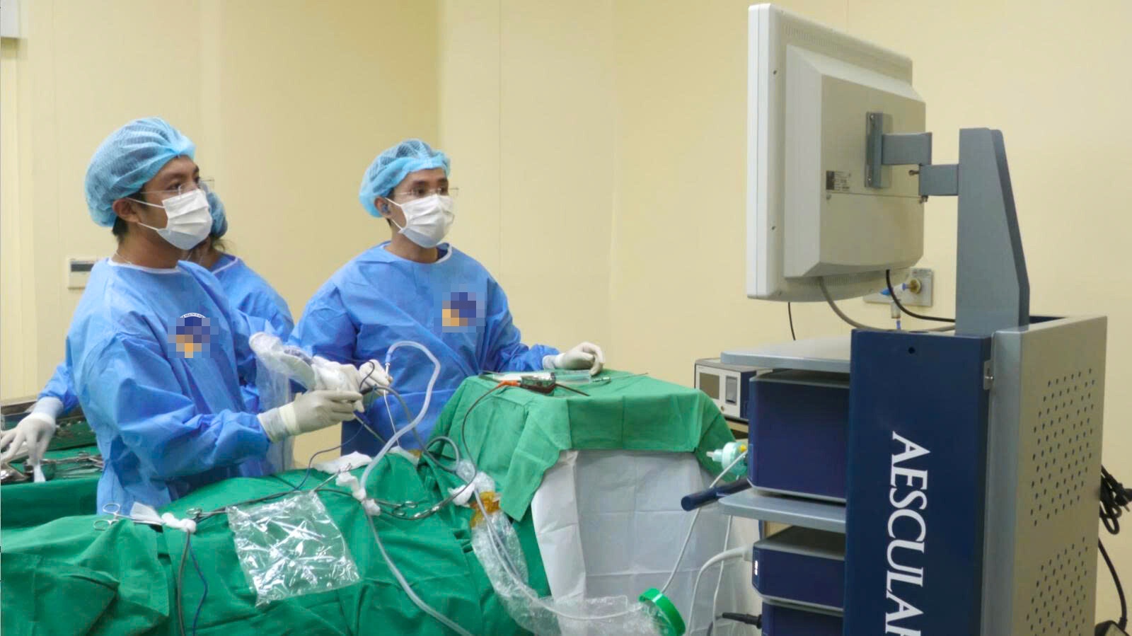 Nhin mo va dau dau trien mien, co gai khong ngo 'thu pham' trong nao hinh anh