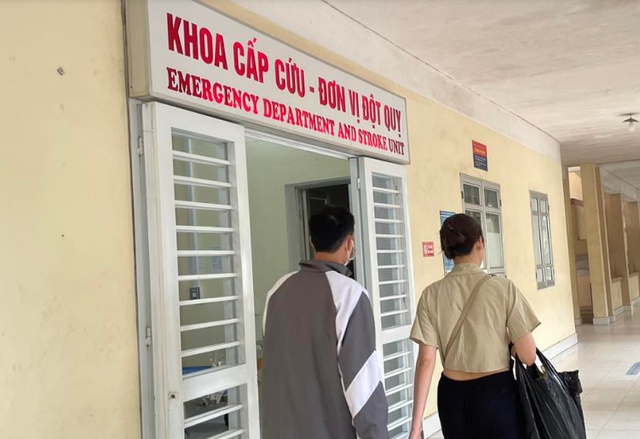 Nam vu cong dot tu khi dang bieu dien tren san khau hinh anh