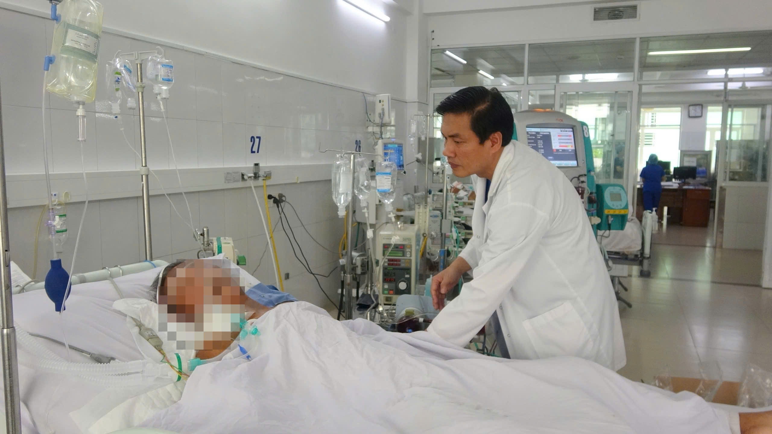 Ky tich hoi sinh trong phong ICU Da Nang nhung ngay Tet Doc lap hinh anh