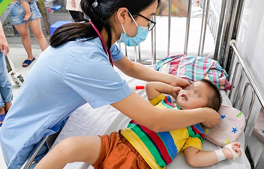 Dau hieu nhan biet benh tay chan mieng hinh anh