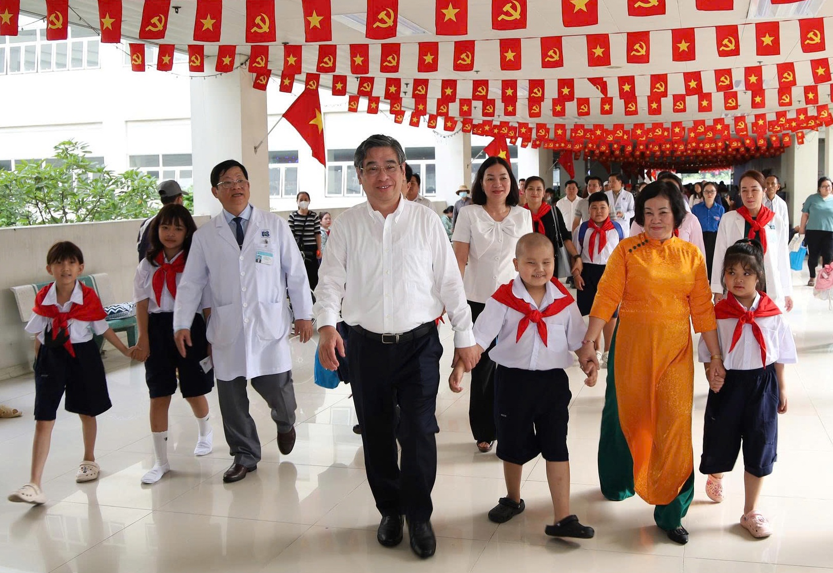 lop hoc hoa huong duong anh 3