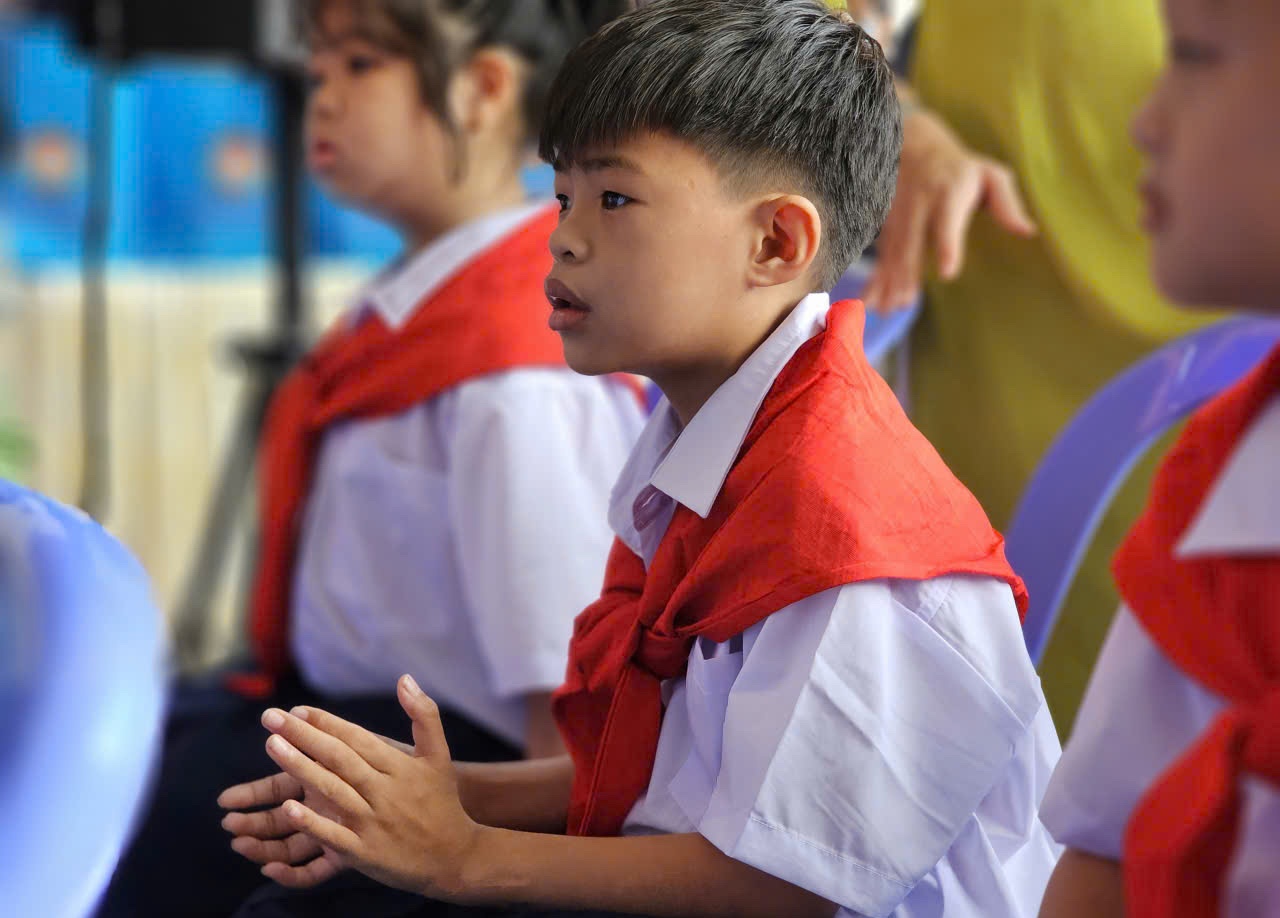 lop hoc hoa huong duong anh 2