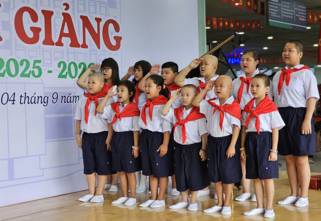 lop hoc hoa huong duong anh 4