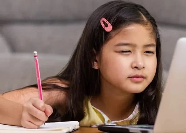 Vi sao ngay cang nhieu tre em TP.HCM can thi? hinh anh