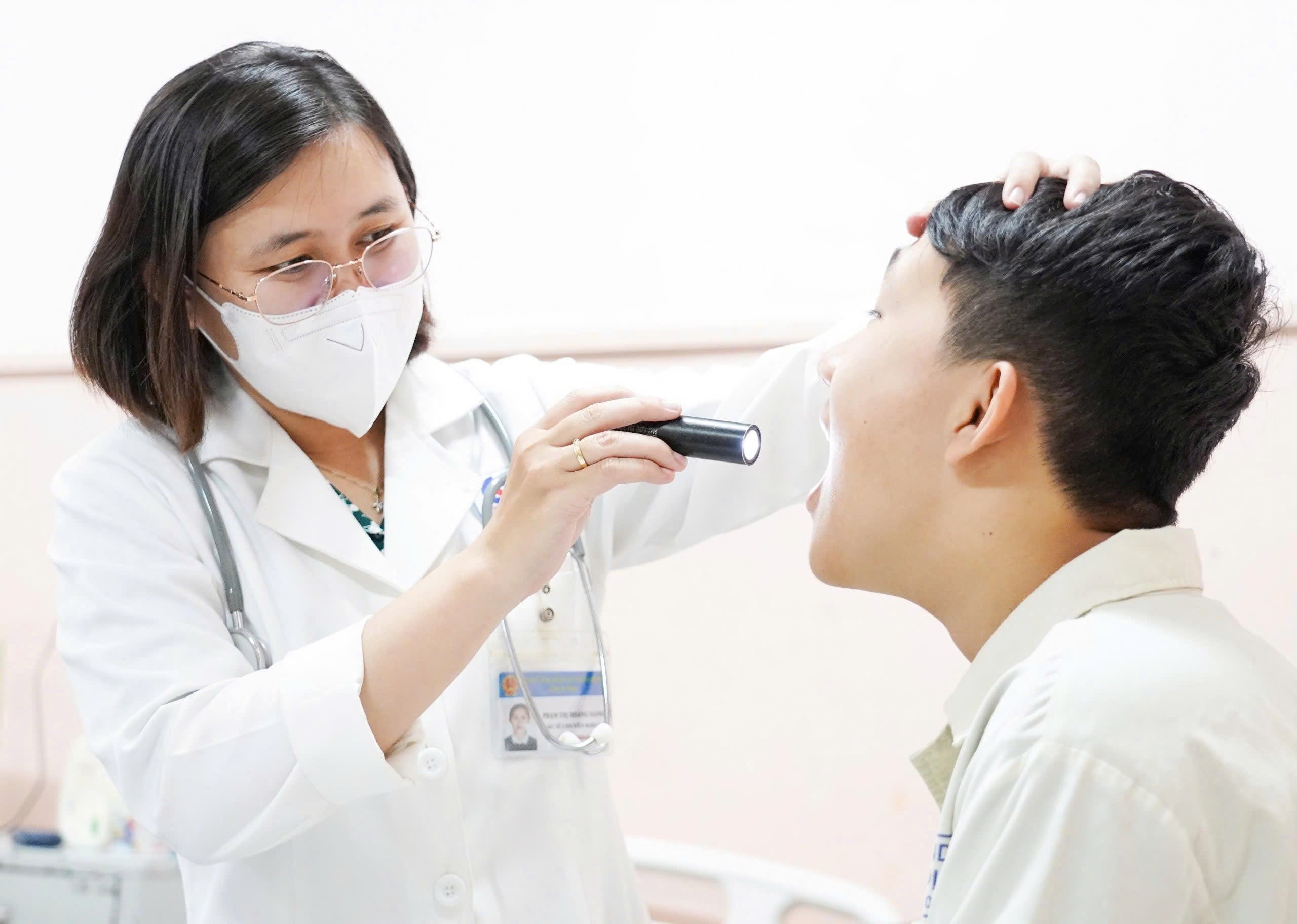 TPHCM: Mot mua cao diem benh bat dau, nhieu tre nhap vien hinh anh