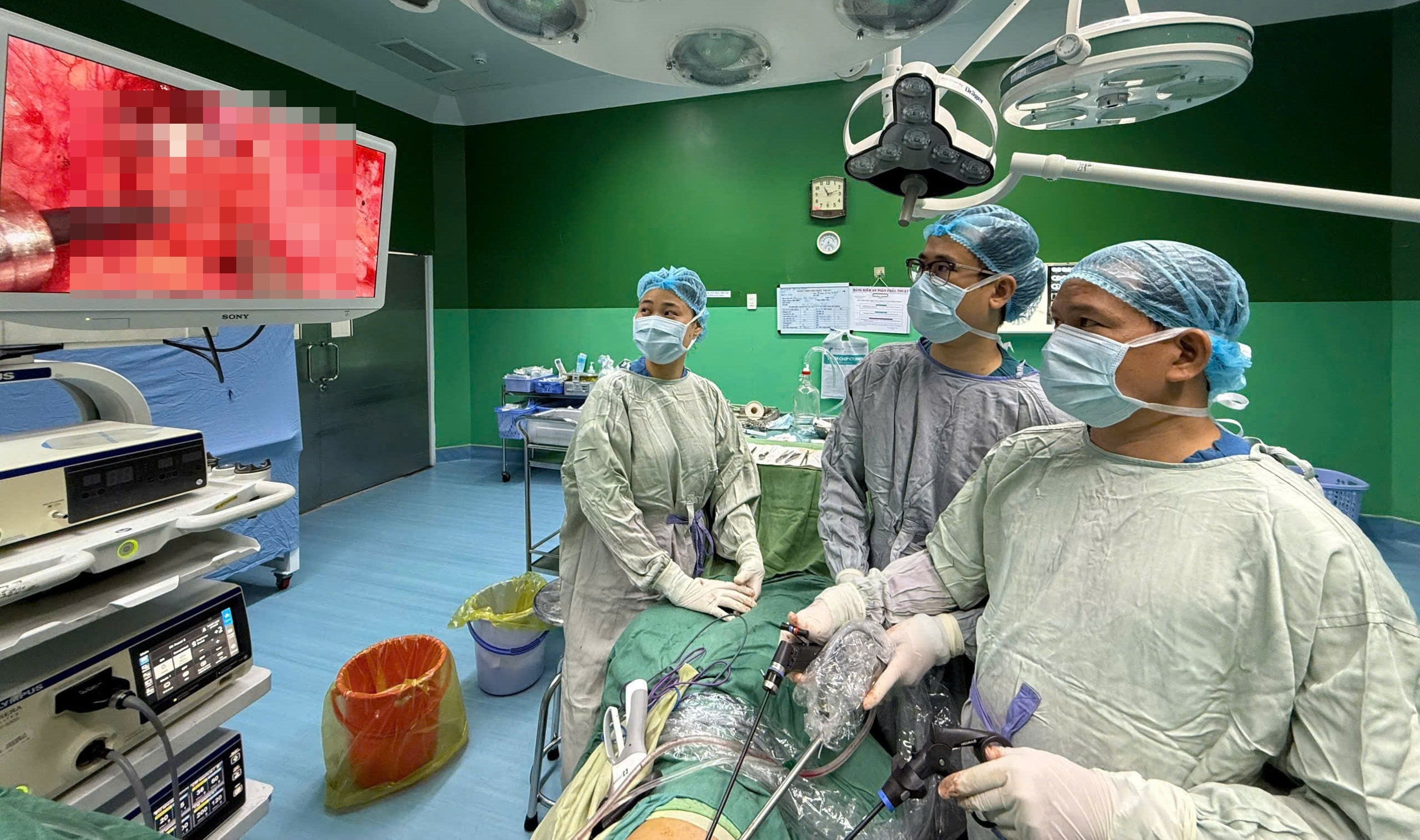 Di kham dinh ky, bac si phat hien bat thuong kho tin tren X-quang hinh anh