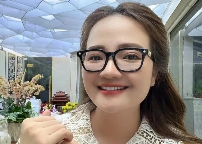 Chuoi be boi cua 'Duoc pham Hoang Huong' truoc khi bi bat hinh anh