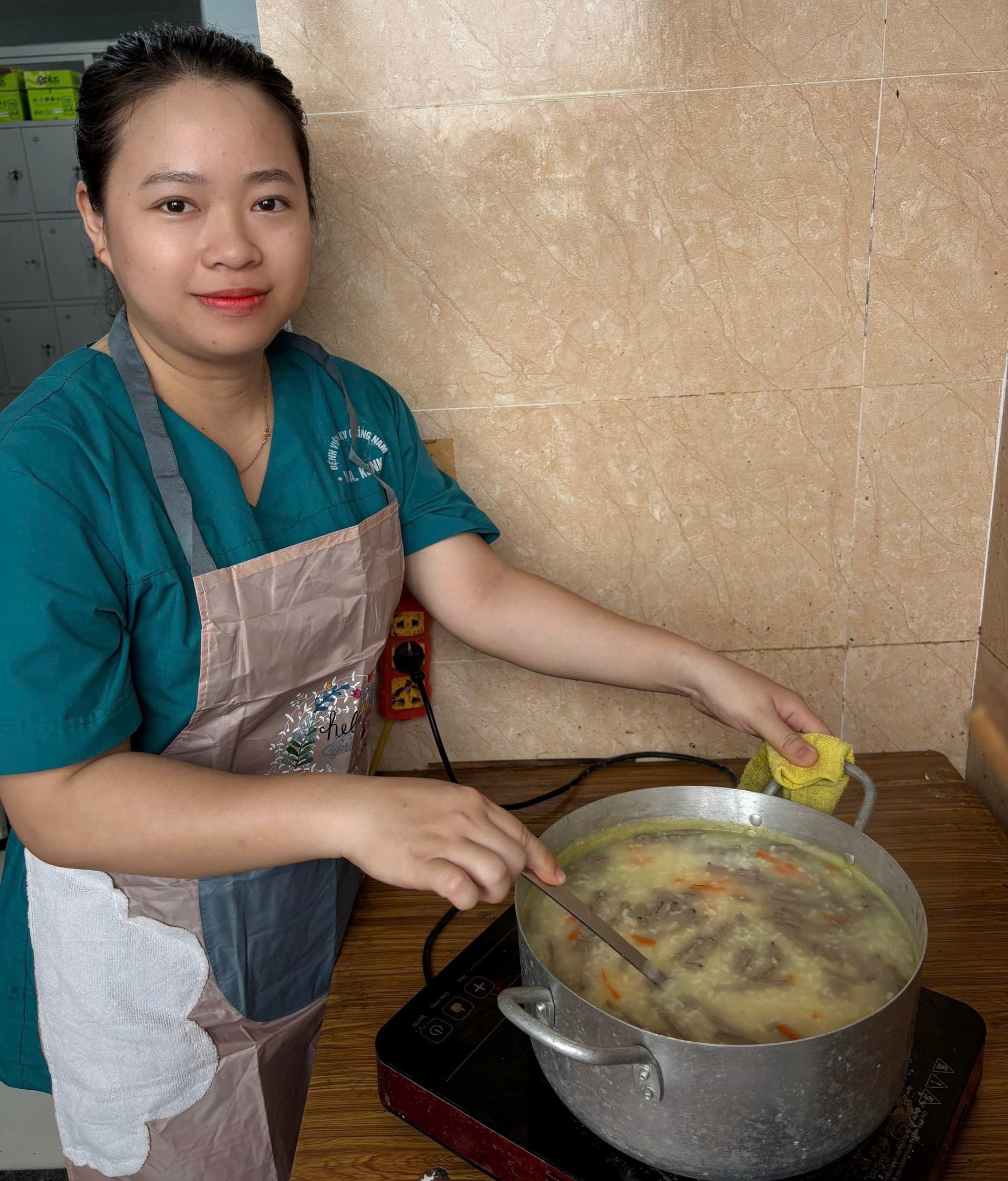 Cấp cứu trong lũ ảnh 6 Cap cuu trong lu anh 6