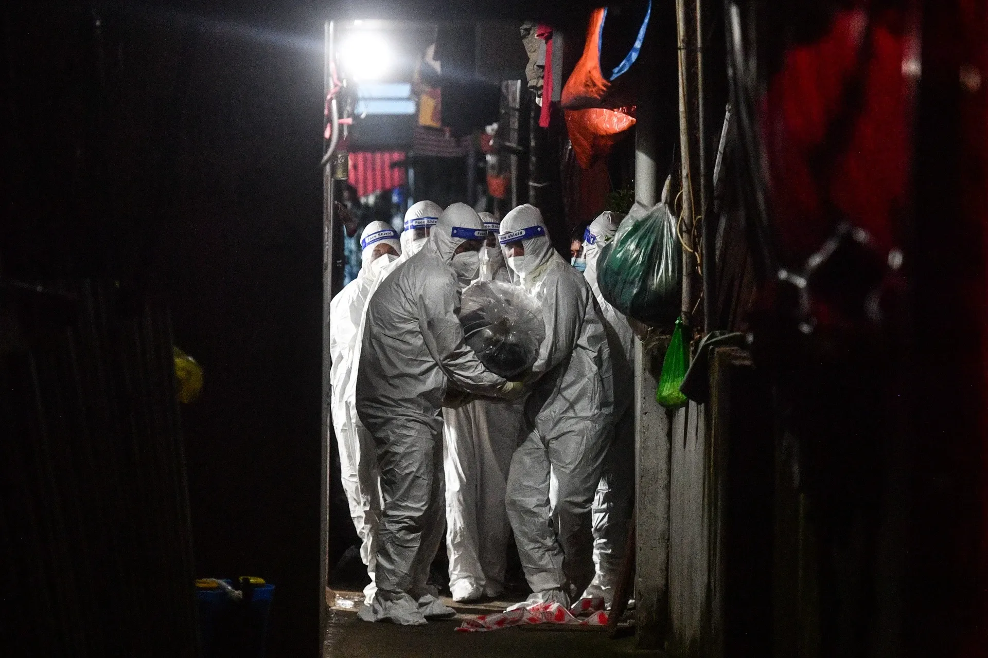 tuong dai tuong niem Covid-19