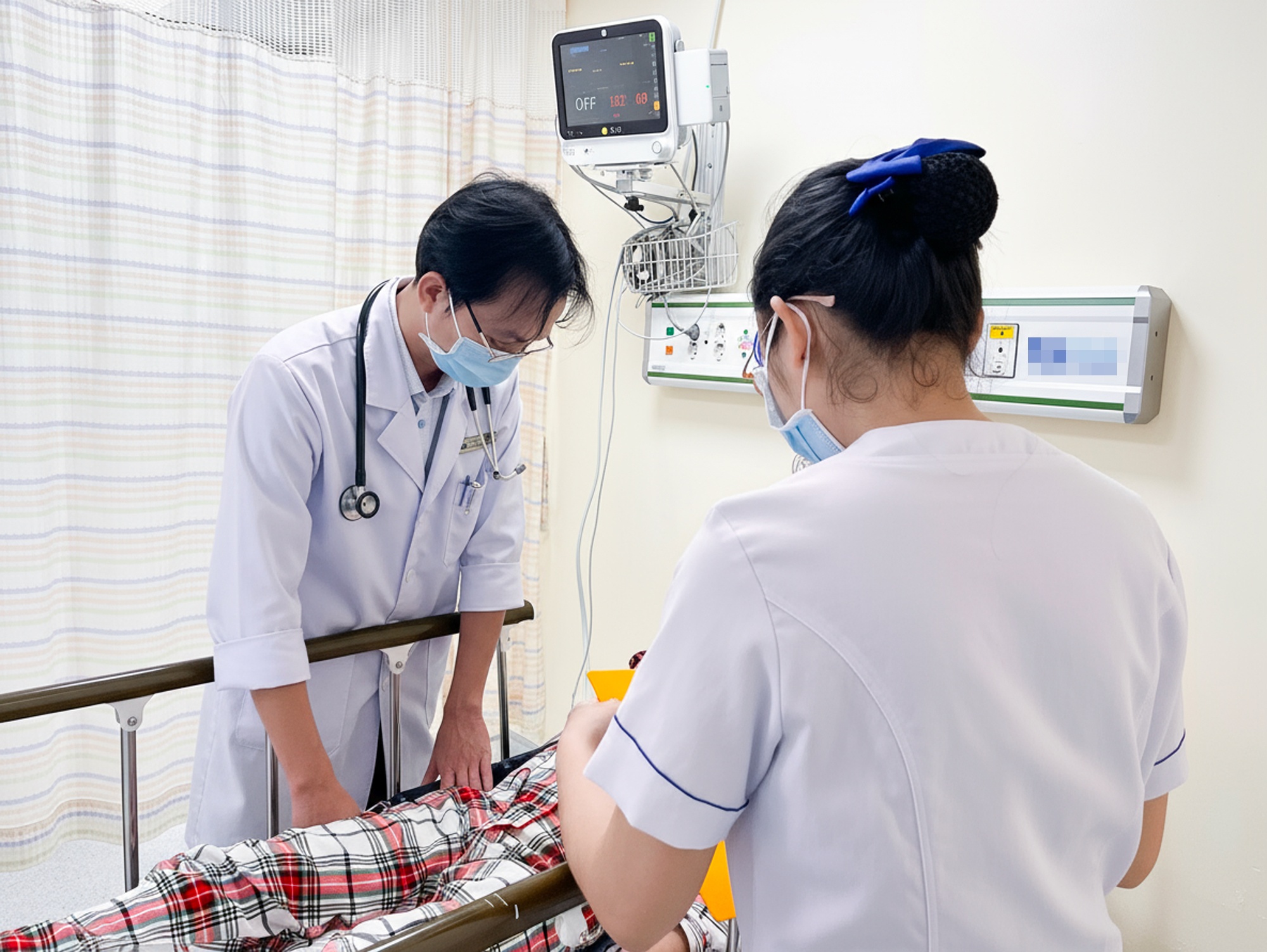 ngo doc thuc pham anh 2