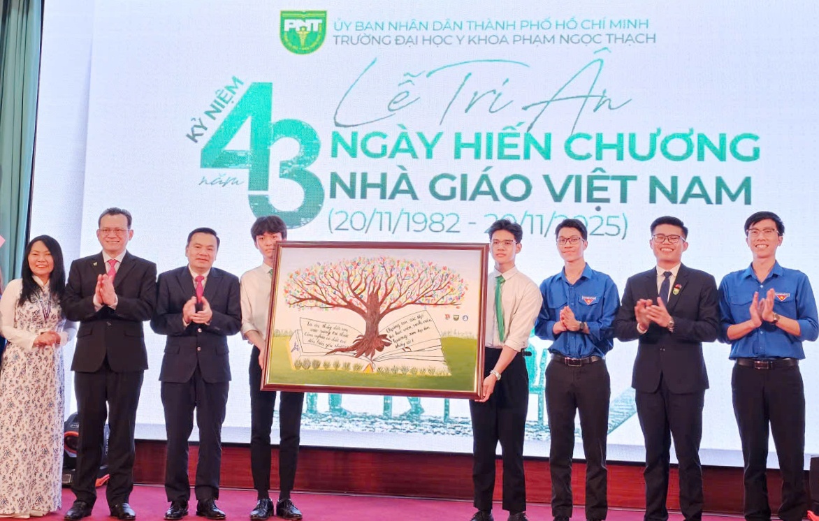 Tri an thay co anh 1