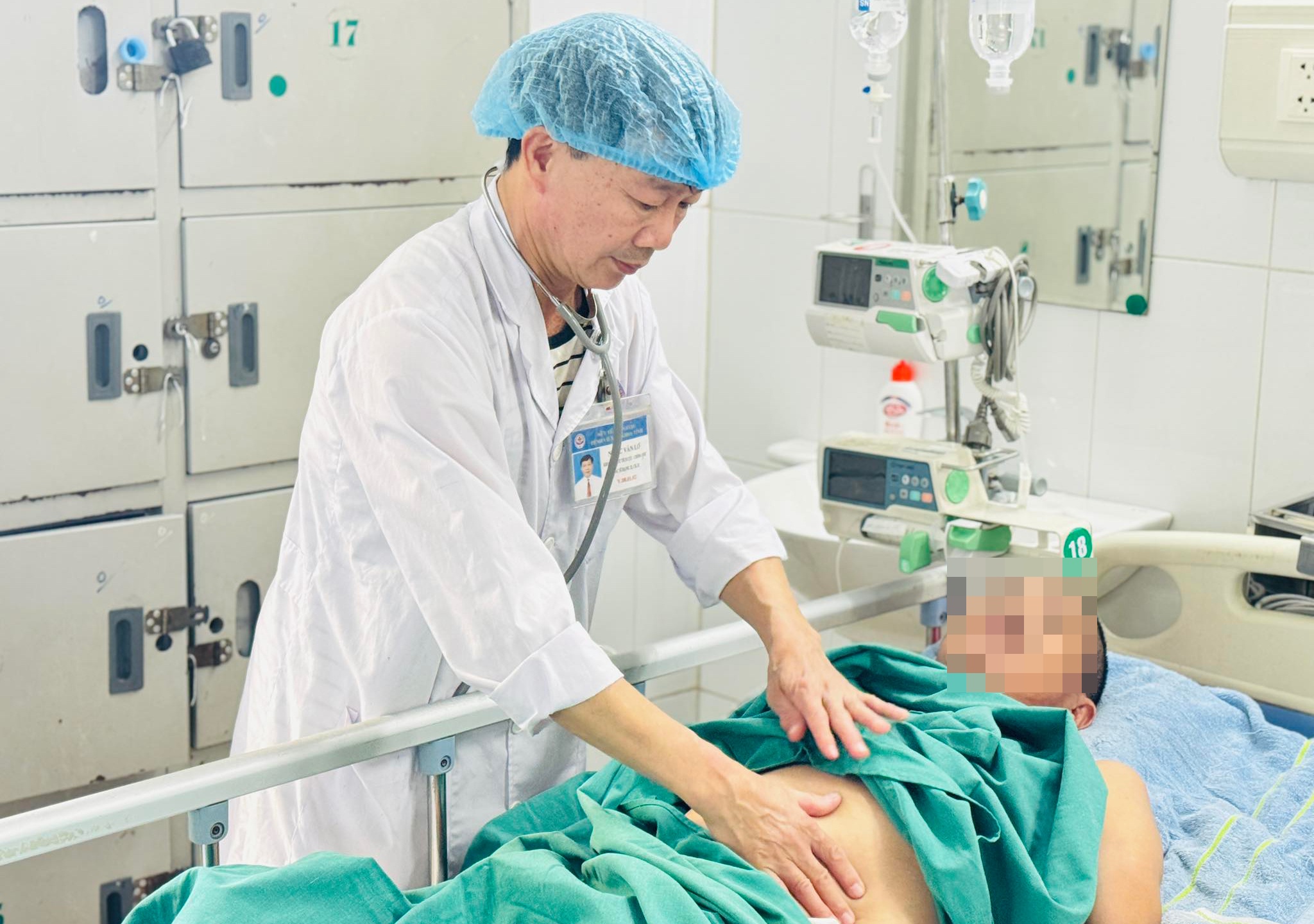 Sau bua nhau voi thit ech, vit, nguoi dan ong nguy kich hinh anh