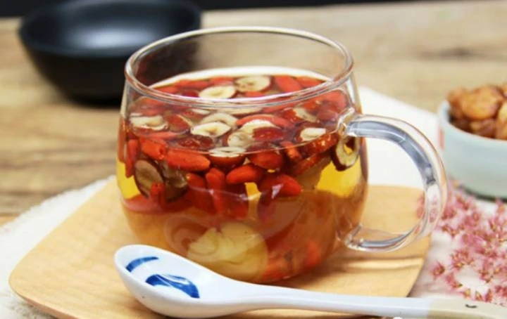 Uong nuoc tao do ky tu moi ngay co tac dung gi? hinh anh