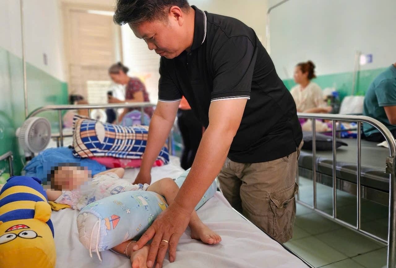 tay chan mieng anh 1