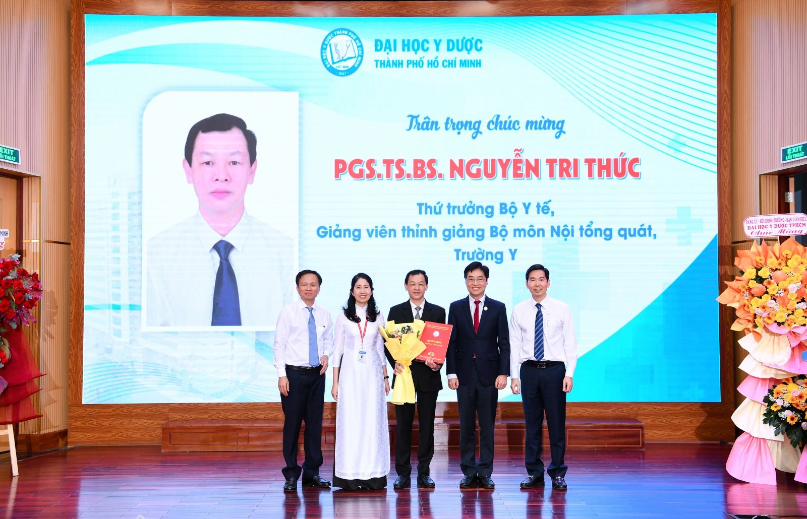 Thu truong Y te Nguyen Tri Thuc duoc bo nhiem chuc danh Pho giao su hinh anh