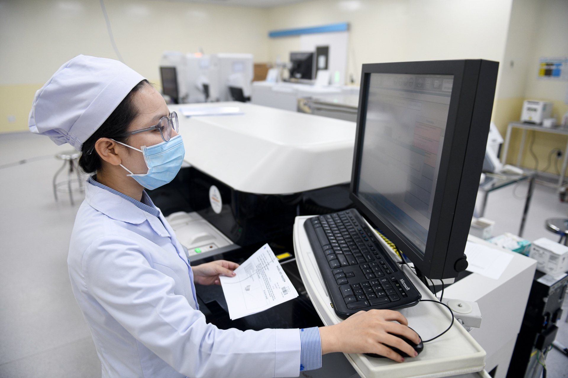 kham benh tu xa anh 2