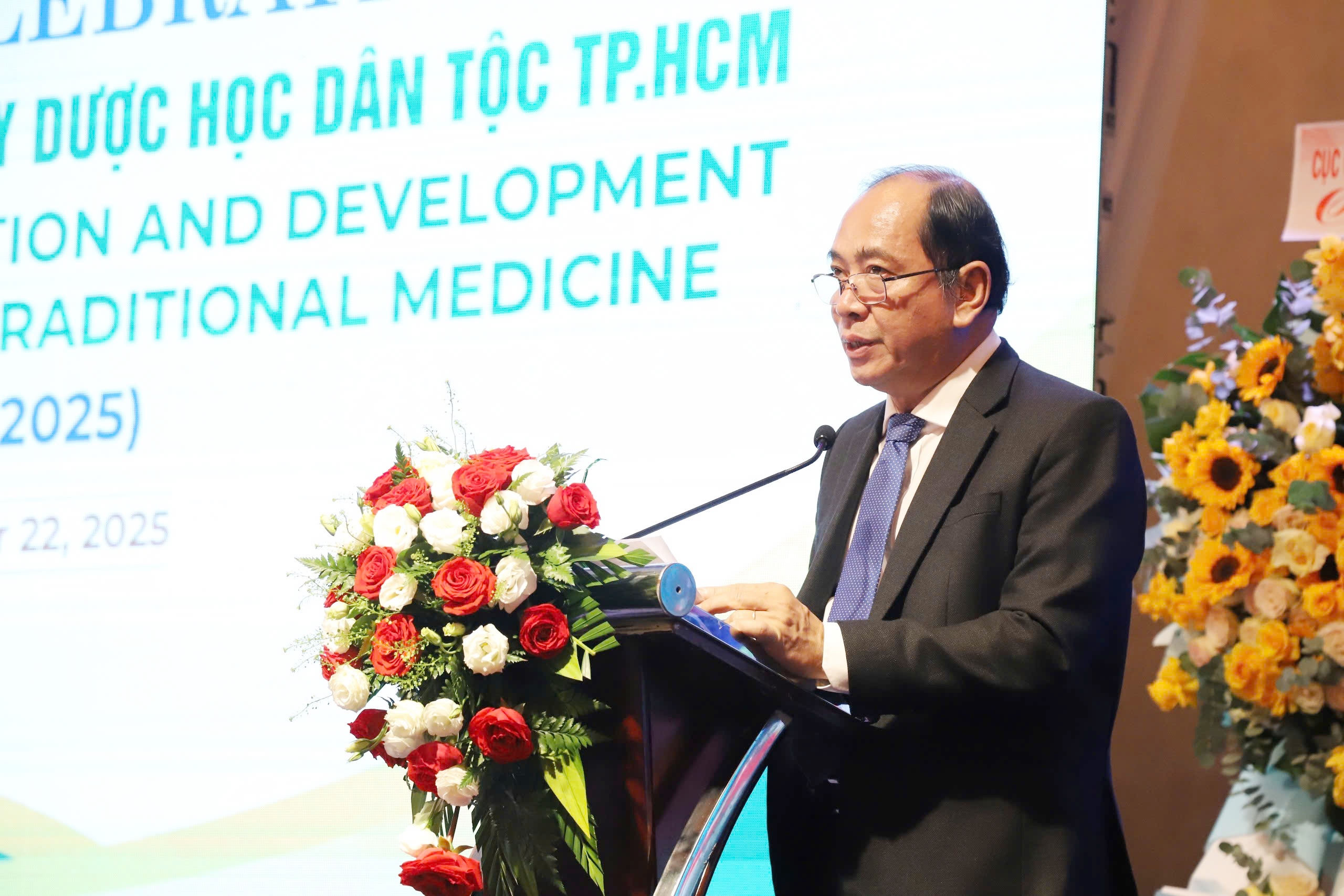 Y hoc co truyen anh 1