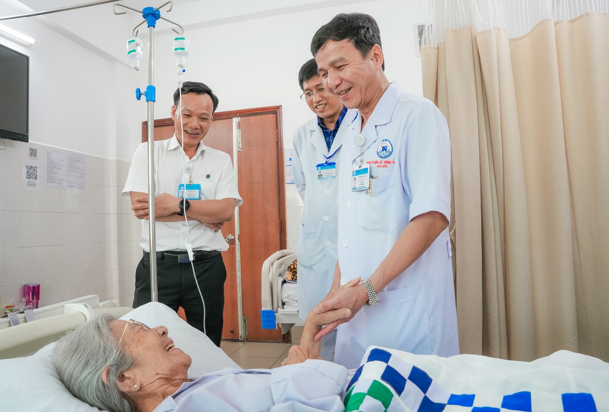 Bac si chia se tinh hinh suc khoe cua NSUT Phi Dieu hinh anh