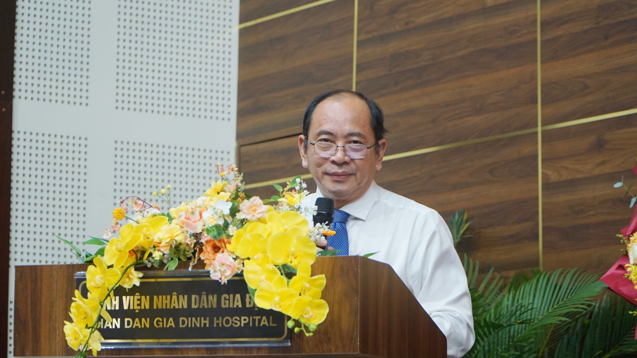 nhan dan gia dinh anh 1