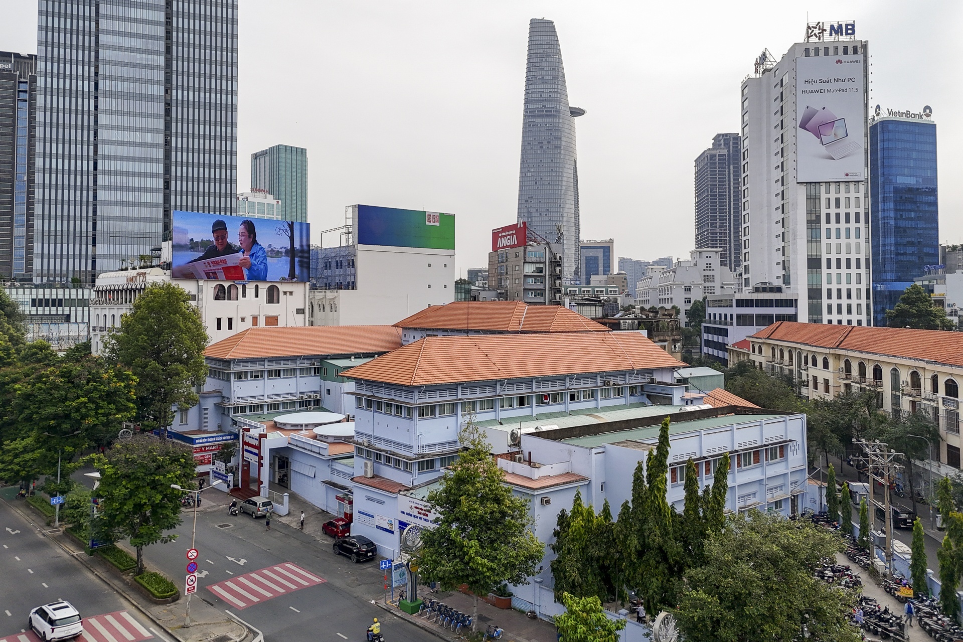 Hai benh vien lon tai TP.HCM chinh thuc sap nhap hinh anh