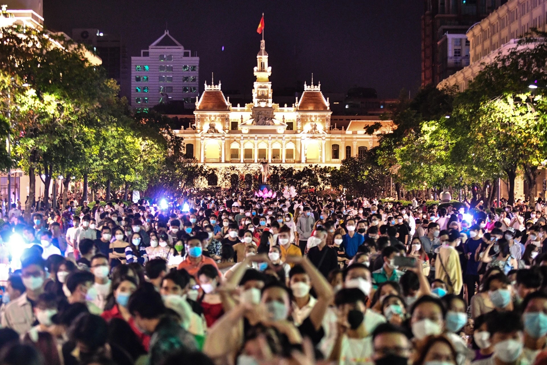 Trung tam Cap cuu 115 TP.HCM khuyen cao khi xem countdown 2026 hinh anh