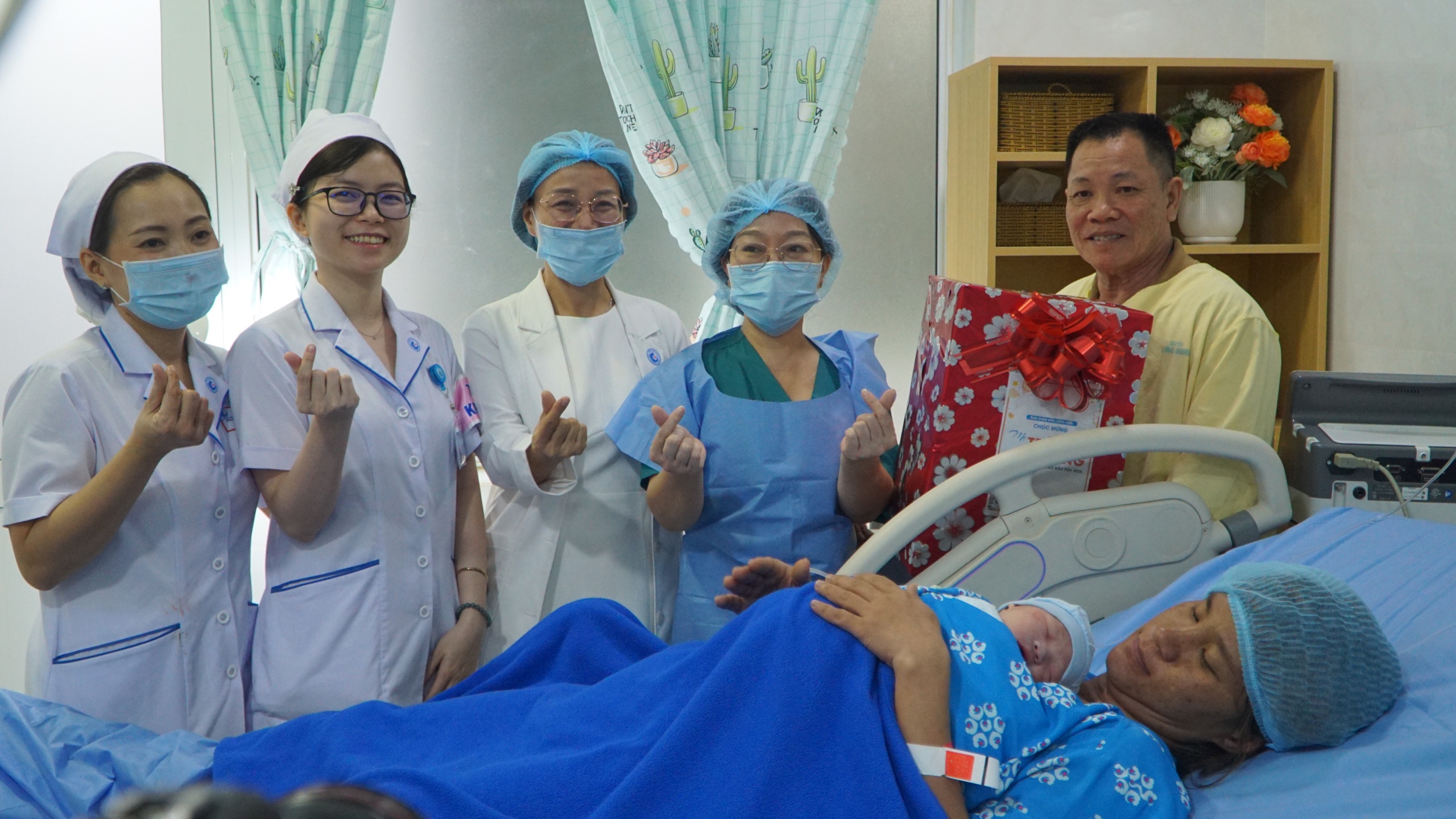 cong dan dau tien anh 6