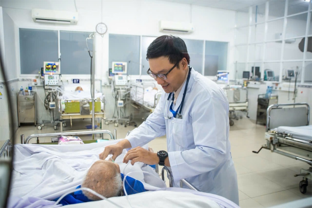 Gan 100 ca cap cuu 'do' ve co so moi tai TP.HCM trong 2 ngay dau nam hinh anh