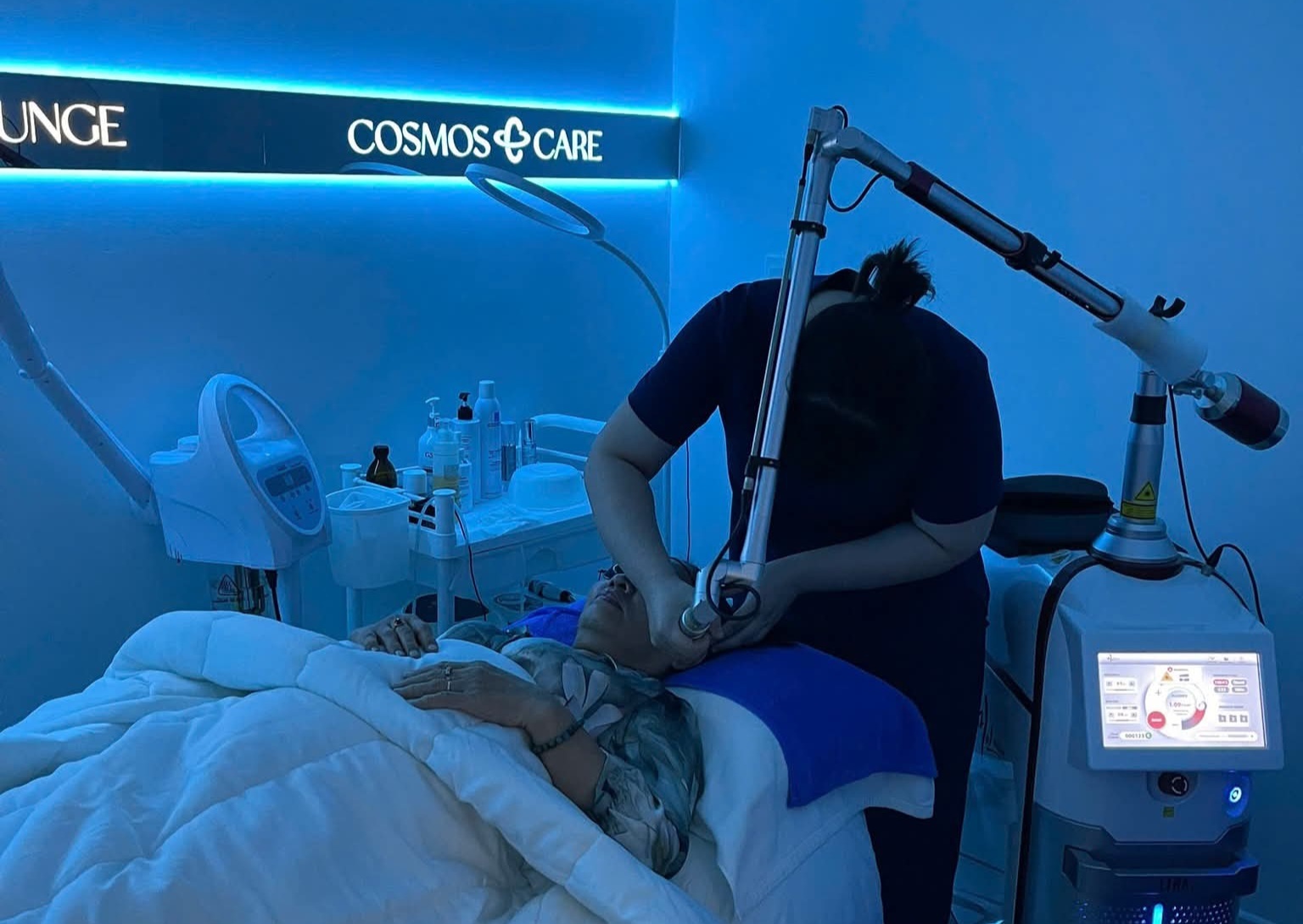 Xu phat, dinh chi loat phong kham sai pham nghiem trong o TP.HCM hinh anh