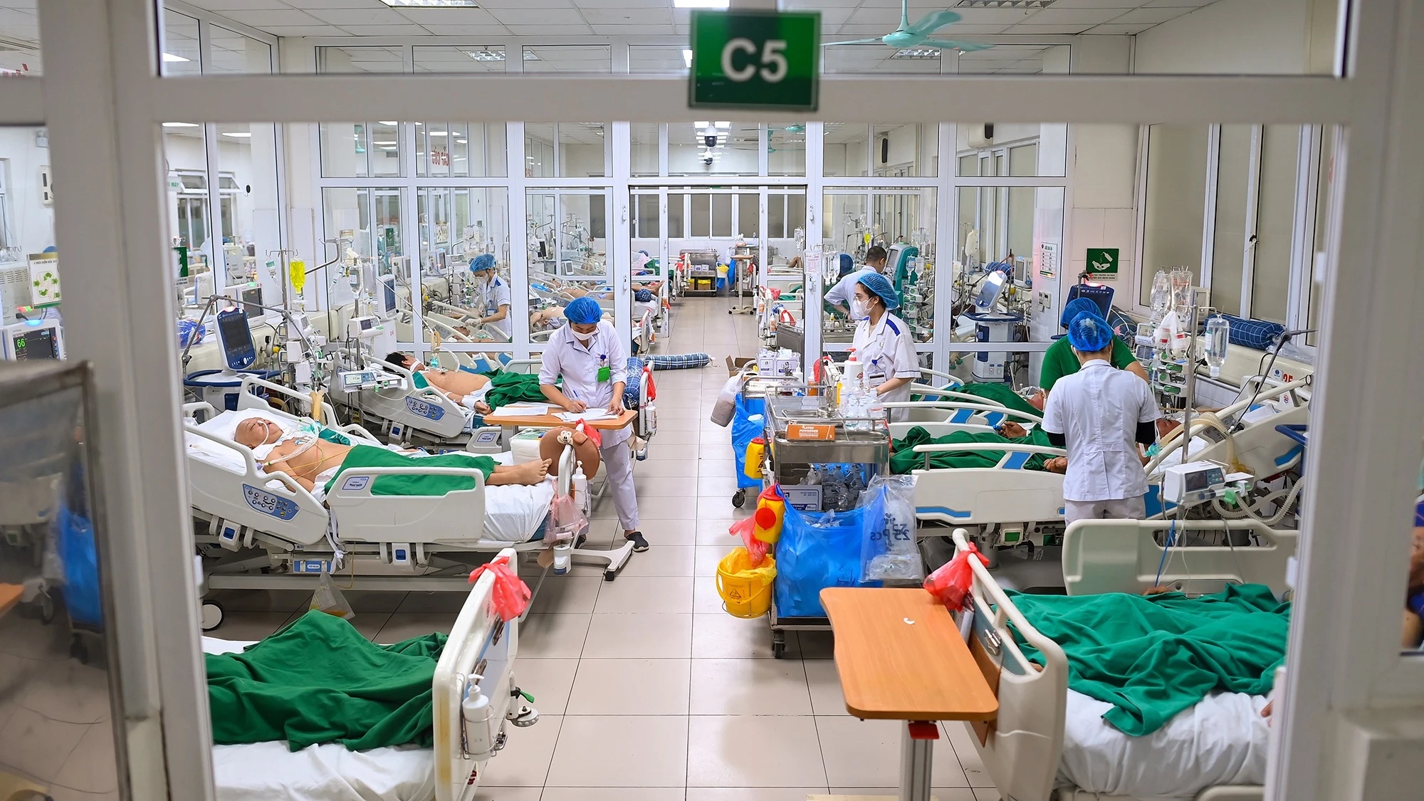 bac si noi tru anh 2