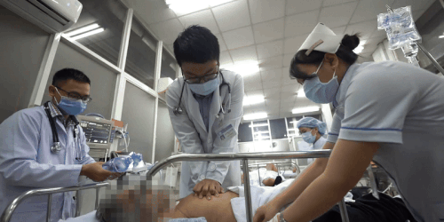 Nghich ly dang lo ve bac si noi tru tai TP.HCM hinh anh