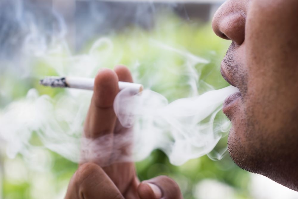 Nguoi Viet tieu thu bao nhieu thuoc la moi nam? hinh anh