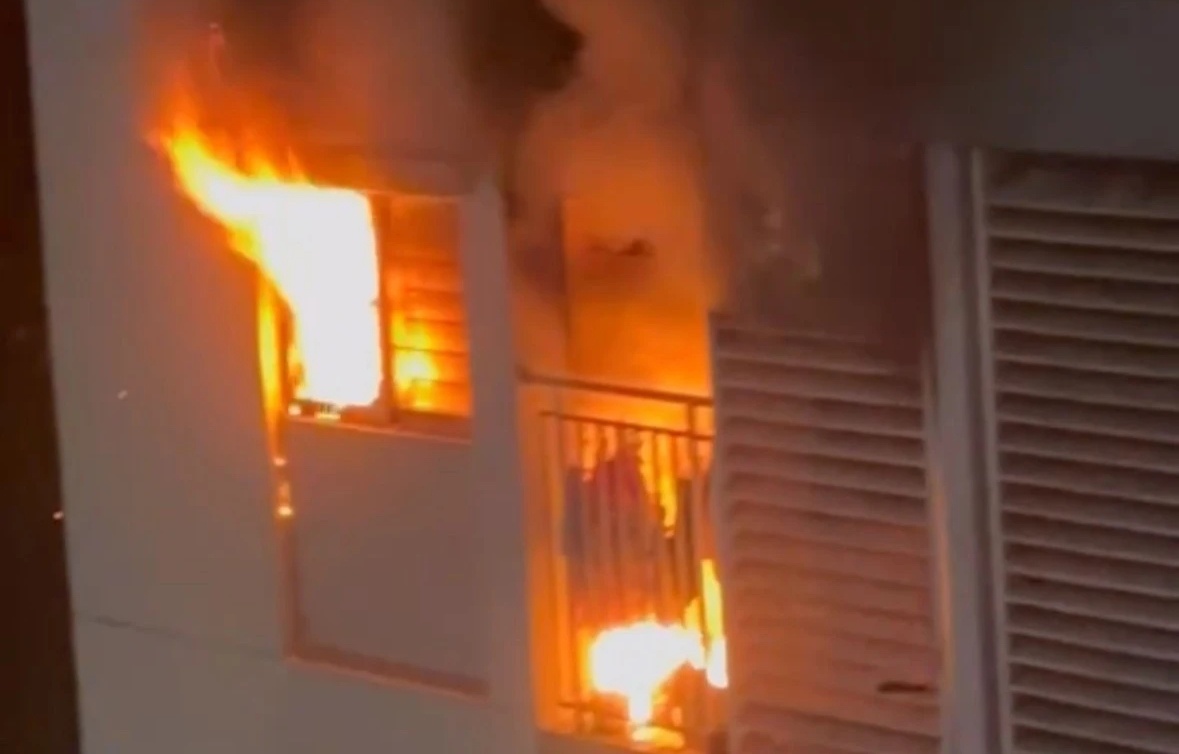 Chay lon o chung cu TP.HCM, 3 me con bi thuong nang hinh anh