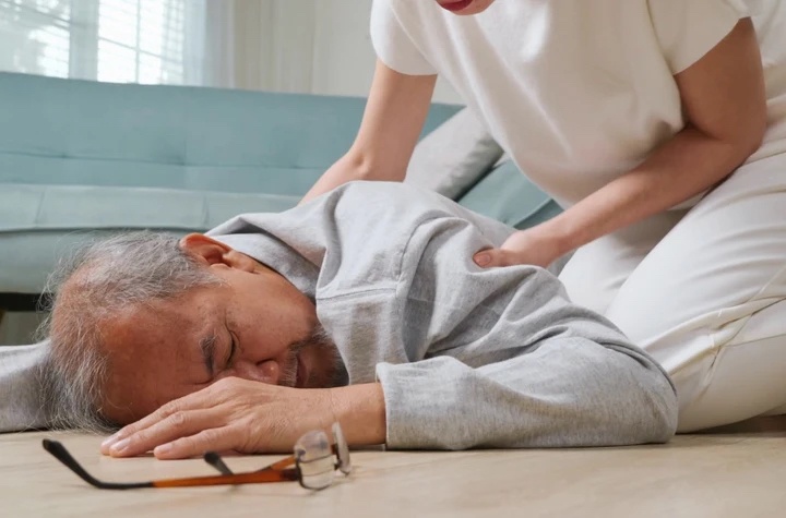 Vi sao buoi sang de xay ra dot quy? hinh anh