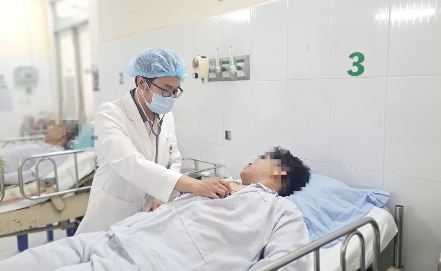 Sau choi the thao, thanh nien 21 tuoi bat ngo tac mach phoi, nguy kich hinh anh