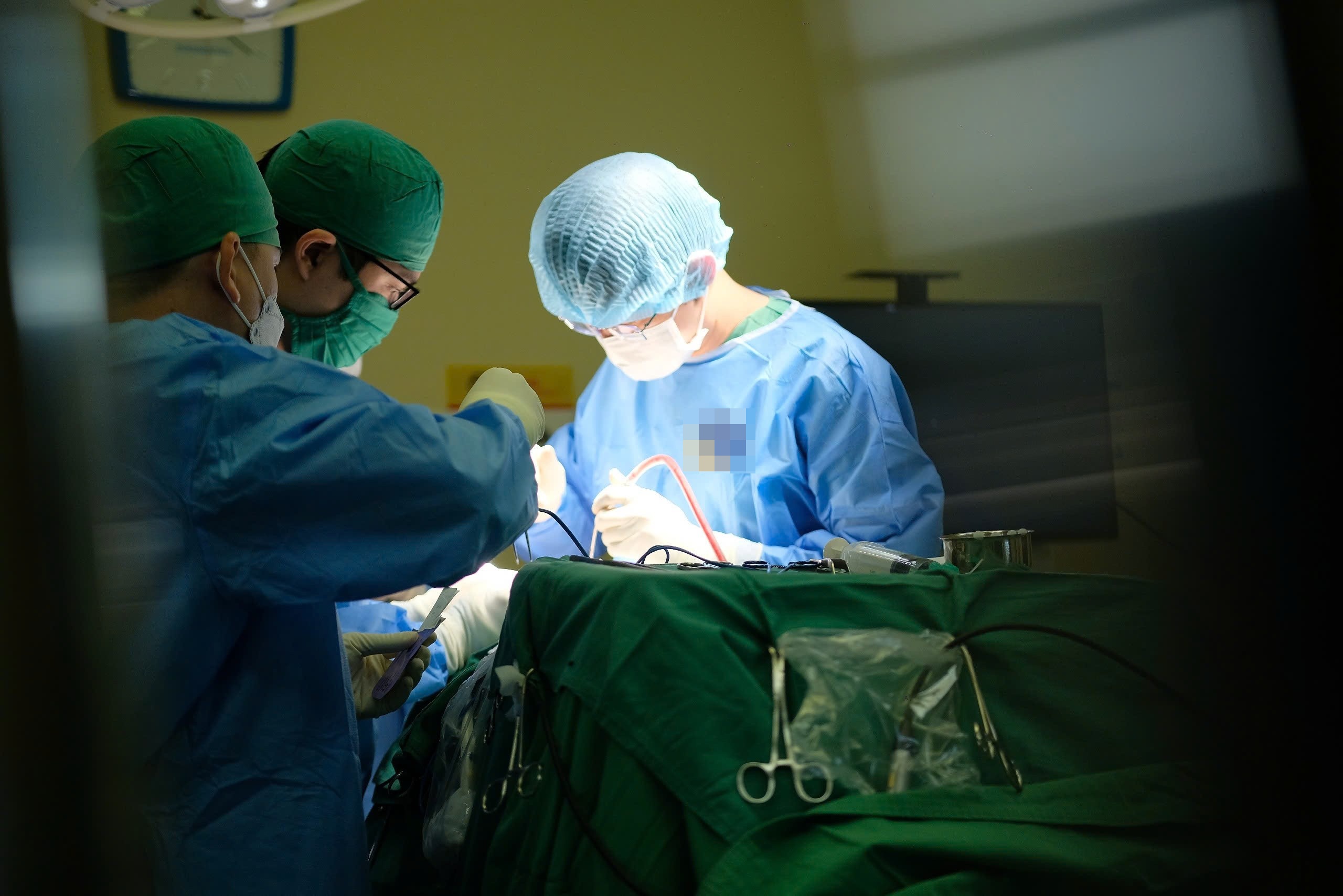 Chi trong 2 ngay, 4 nguoi nhap cap cuu vi cung mot benh hinh anh