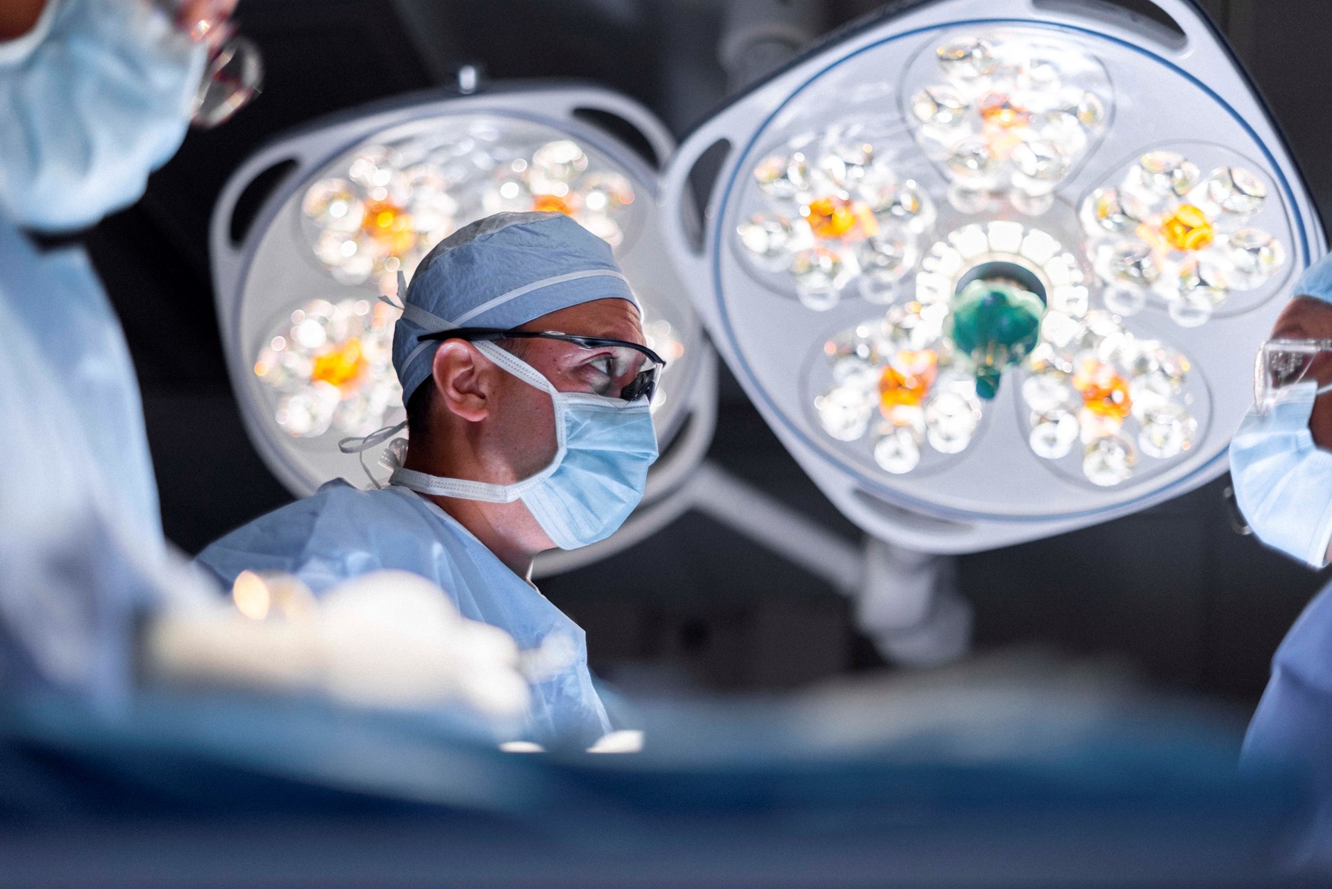 Them loat phong kham, co so y te o TP.HCM bi phat nang hinh anh