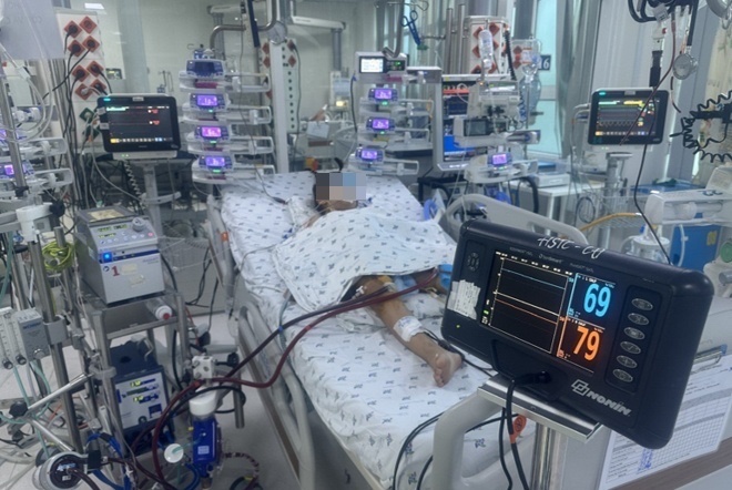 Ngat xiu khi dang hoc, be gai o TP.HCM roi vao soc tim, nguy kich hinh anh