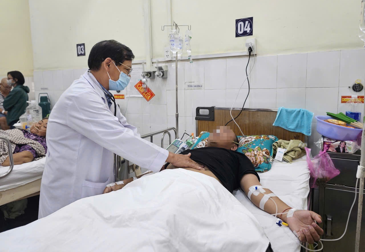 Cao diem tiec tung, nam gioi TP.HCM o at nhap vien hinh anh