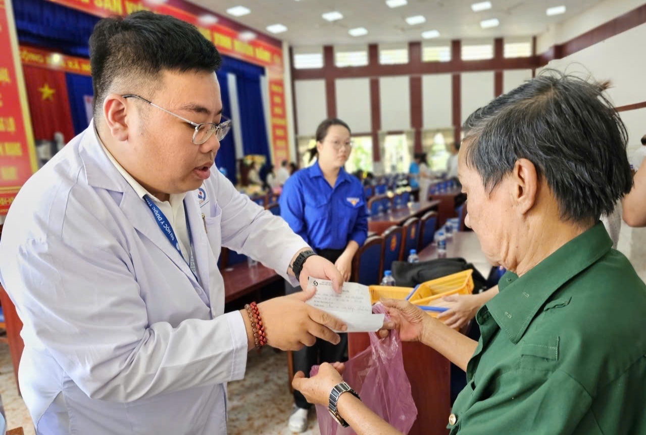 Tin mung cho nguoi dan TP.HCM nhung ngay cuoi nam hinh anh