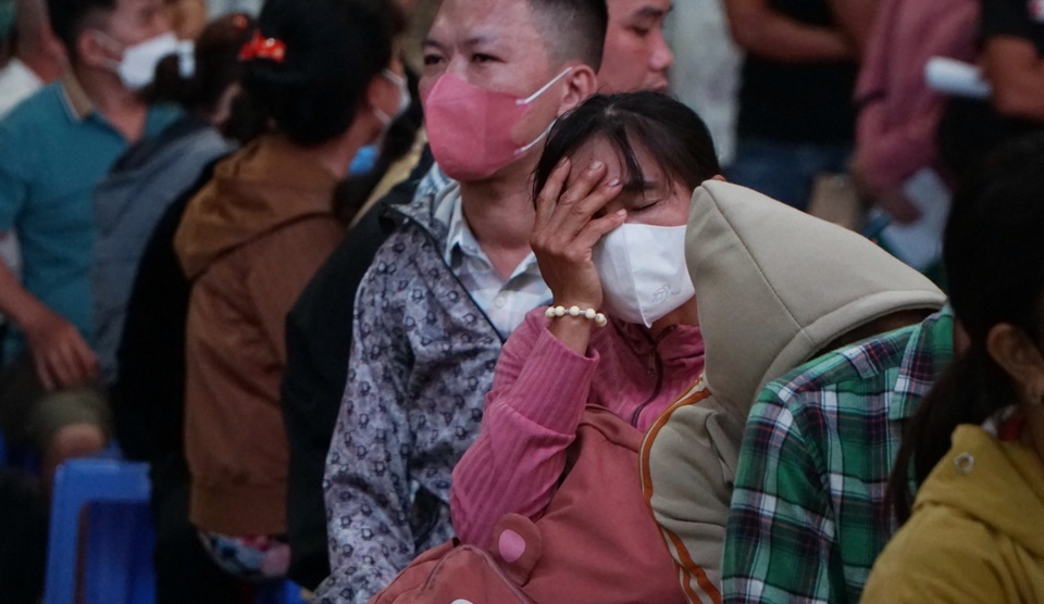 Benh vien o TP.HCM xin loi vi de benh nhan cho hang gio moi phat thuoc hinh anh