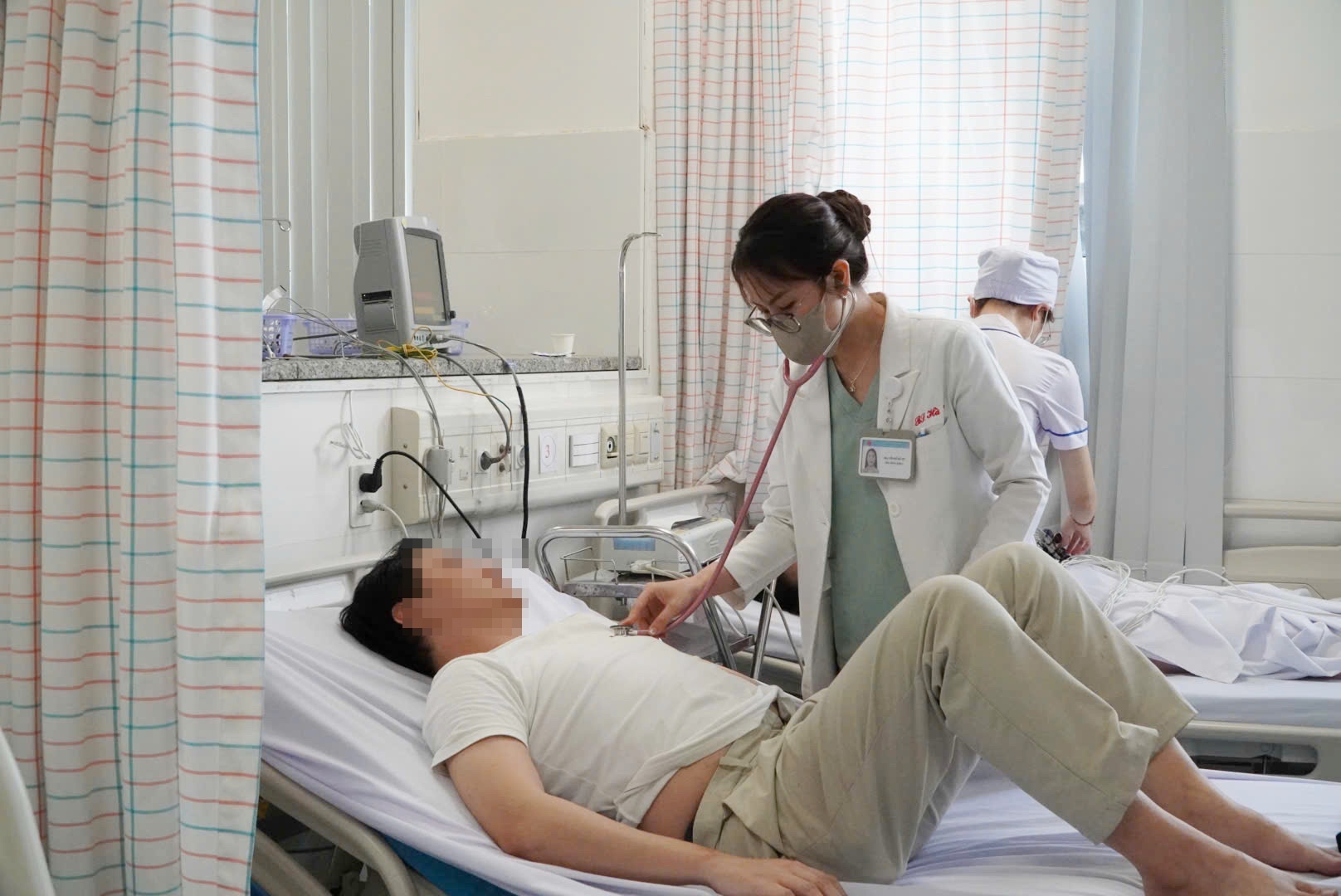 Them chum ca 6 nguoi nhap vien sau khi an banh mi pate o TP.HCM hinh anh