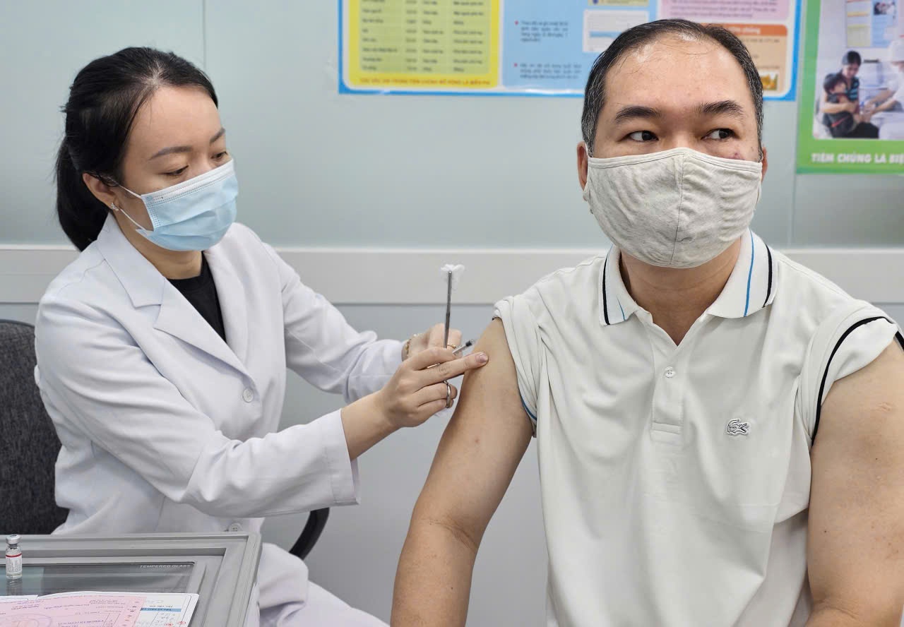 Can cho nha can nhau, nguoi dan ong voi va den Vien Pasteur TP.HCM hinh anh