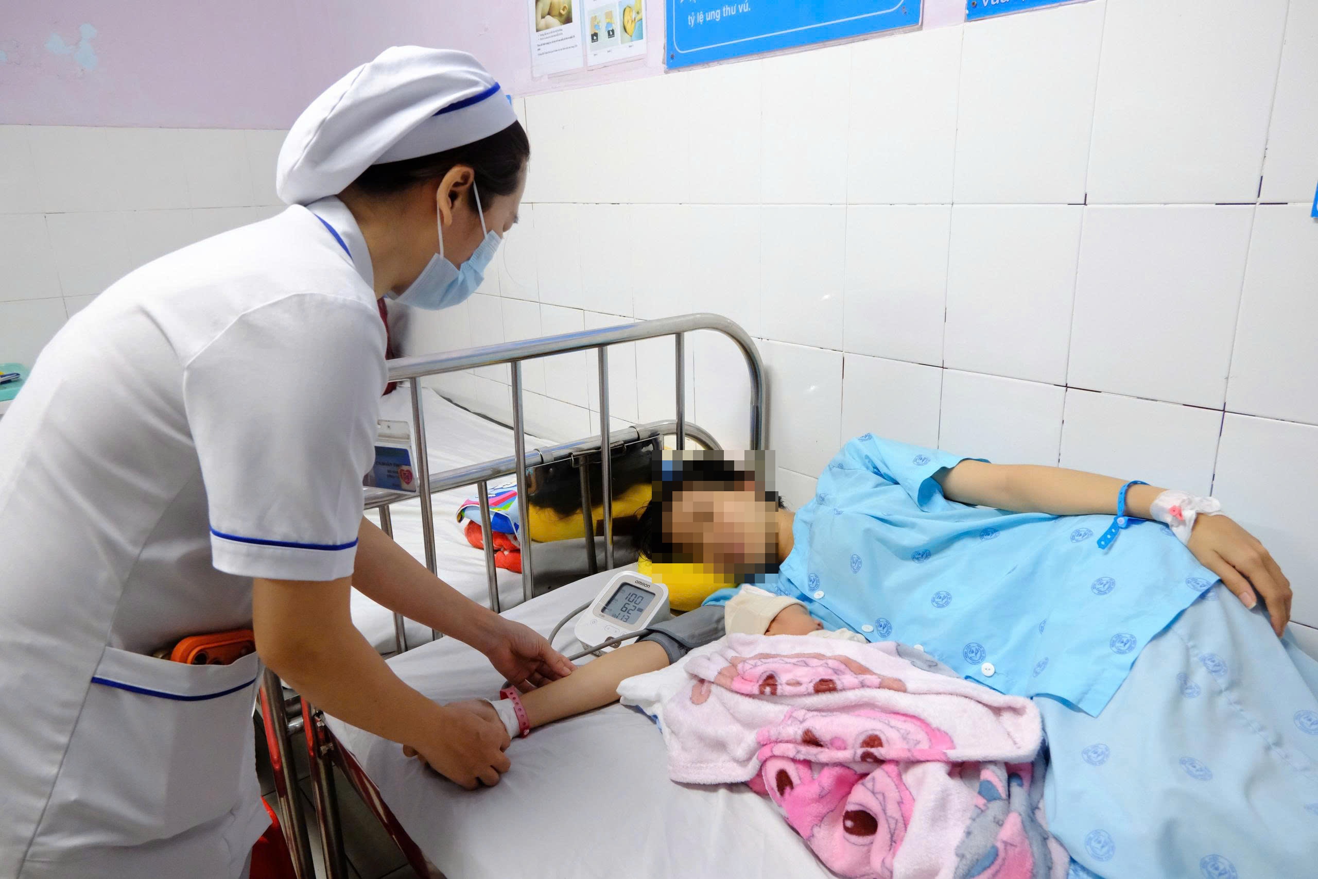 Thai phu 39 tuan o TP.HCM nhap vien nguy kich sau khi an oc hinh anh