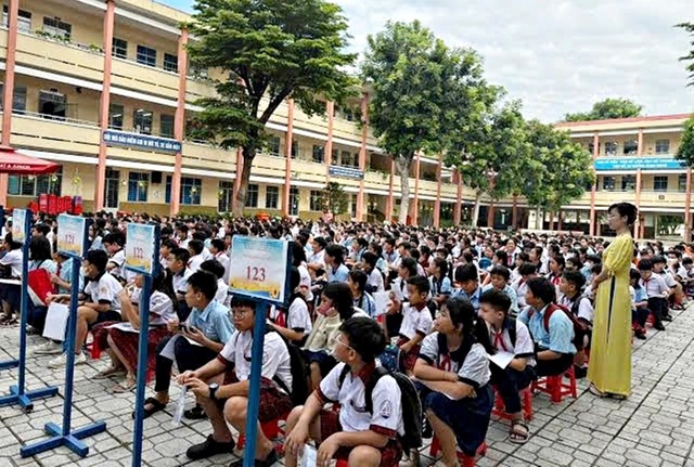 tuyen sinh dau cap anh 1