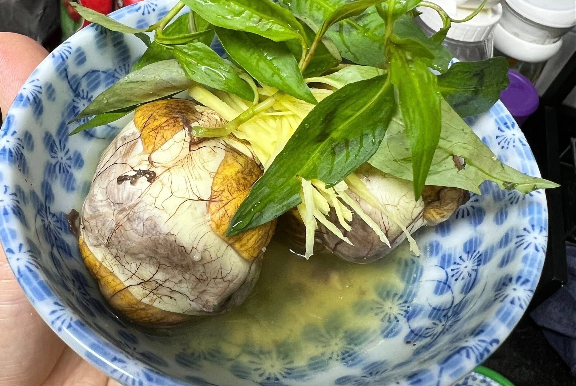 Luu y khi an trung vit lon de tranh tao ganh nang cho than hinh anh