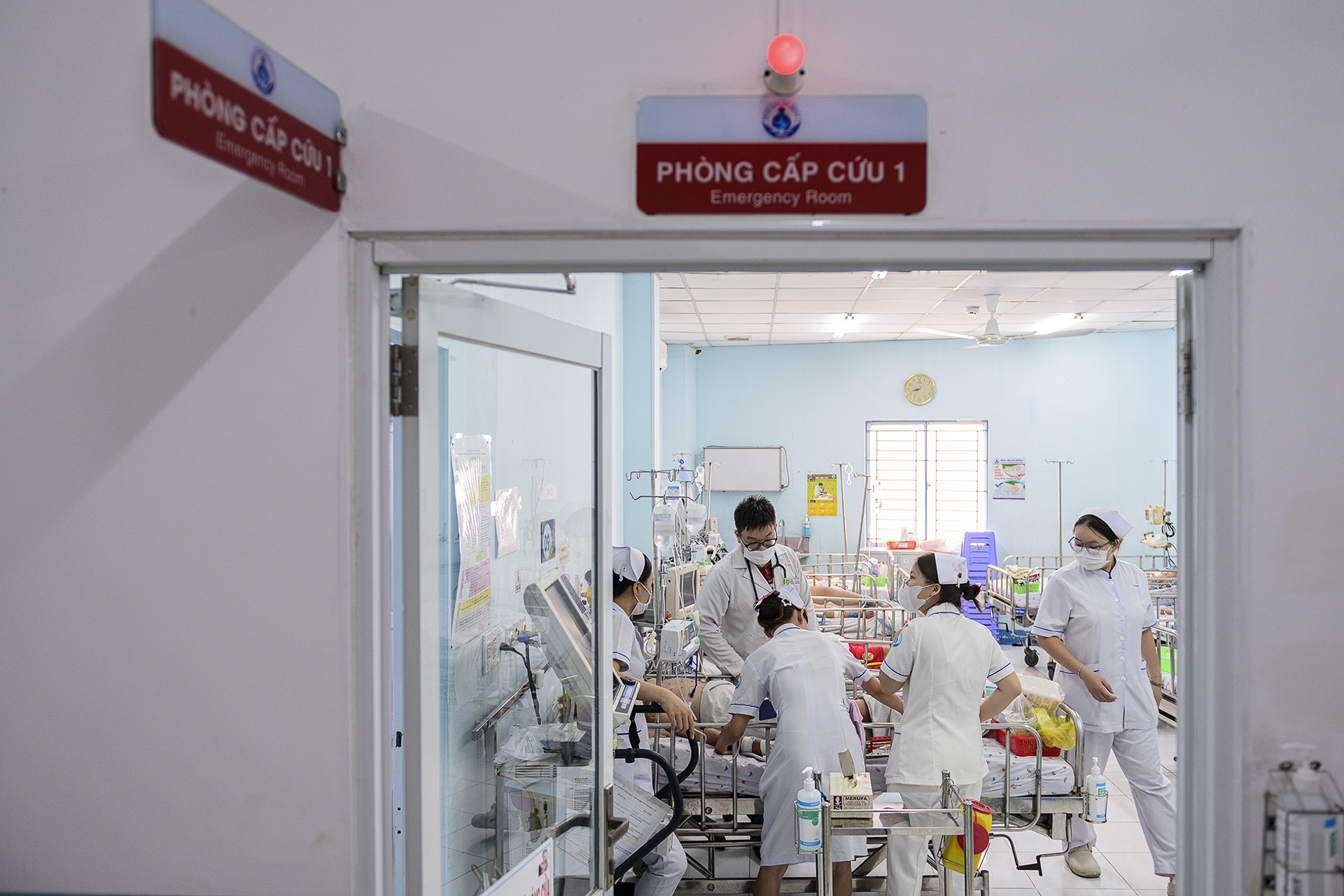 Ben trong 'diem nong' chot chan virus EV71 o TP.HCM hinh anh