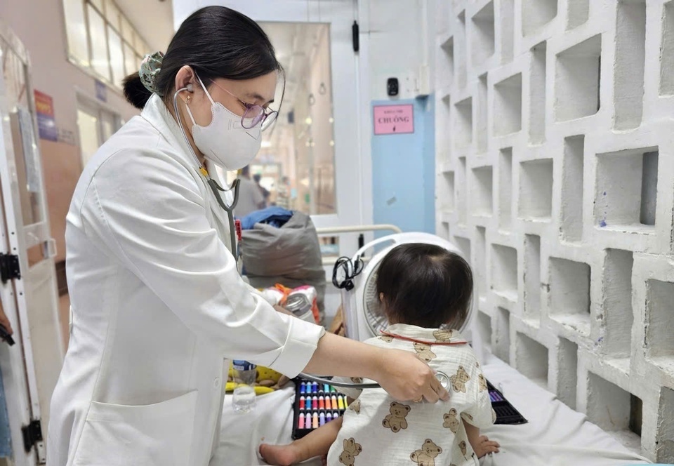 tay chan mieng anh 4