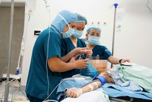 Phep mau den voi benh nhi 14 tuoi suy than giai doan cuoi hinh anh