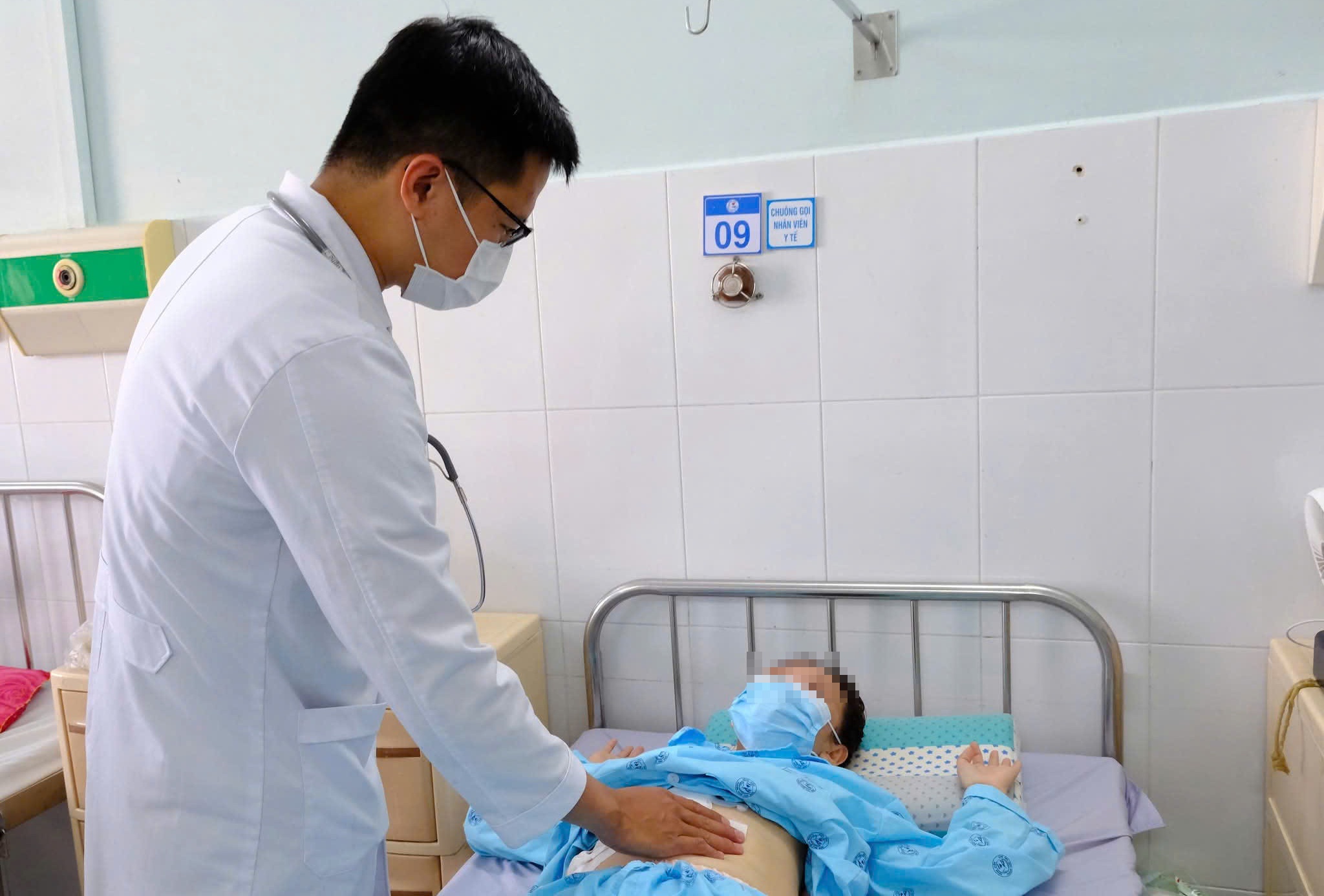 Co gai mac ung thu gan o tuoi 24 hinh anh